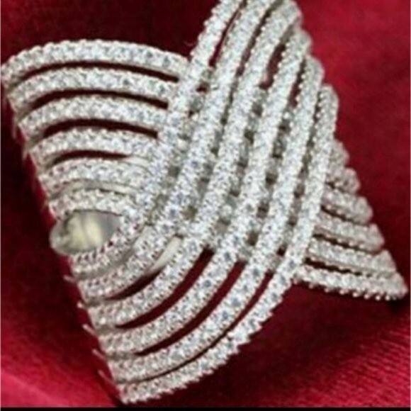 NEW Silver Princess Cut Criss-cross diamond ring. 💍 - Picture 3 of 9